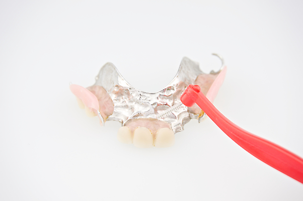 포토 JPG 해외이미지 건강 사람없음 금속 흰색 도구 치아 플라스틱 틀니 거짓 돌봄 인공 해외202004 해외포토 컬러 모션 재질 소화기관 파일형식 이미지허브