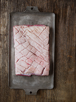 포토 JPG 해외이미지 음식 재료 육류 돼지고기 사람없음 빨간색 세로 하트 시골 신선 돼지 질병 자르기 굽기 피부 날것 성분 단백질 생식 해로움 해외202004 해외포토 모양 컬러 컨셉 식재료 포유류 의학 모션 신체부위 구이 영양소 파일형식 이미지허브