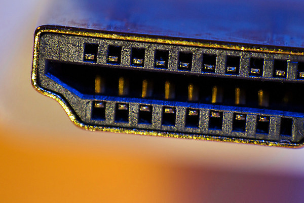 포토 JPG 해외이미지 선 오렌지 통신 사람없음 전자제품 컴퓨터 반사 디지털 보라색 텔레비전 자료 공백 장비 정보 흰색 네트워크 황금 닫기 플러그 코드 연결 묘사 오브젝트 싱글 신호 하이테크 전자 오디오 철사 포트 동영상 멀티미디어 정의 인터페이스 입력 해외202004 해외포토 컬러 과일 모션 기술 파일형식 이미지허브