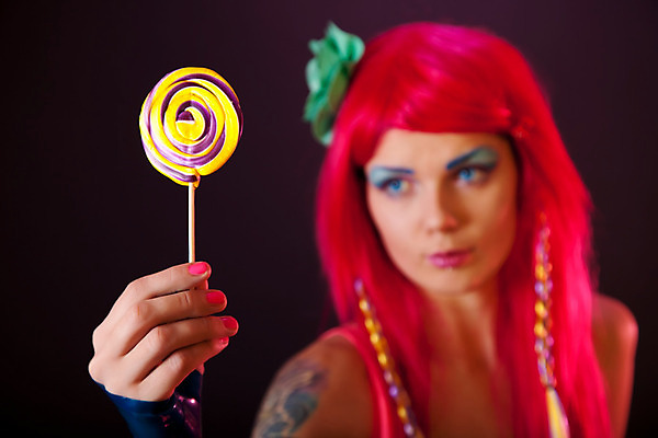 포토 JPG 해외이미지 스튜디오촬영 백인 모델 라이프스타일 헤어스타일 여자 꽃 얼굴 분홍색 장갑 막대사탕 사탕 한명 20대 성인 장식 파란색 빛 컬러풀 섹시 유행 활발 할로윈 흰색 뜨거움 화려 달콤 시원함 유혹 문신 사이버 입술 가발 광택 개성 강렬 고딕 라텍스 집착 특별함 팝 펑크 스타일 해외202004 해외포토 서양인 식물 1 잡화 컬러 컨셉 디저트 실내 사람 청년 생활 신체부위 맛 파일형식 이미지허브