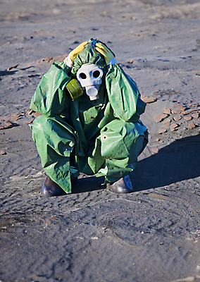 포토 JPG 해외이미지 1 손 지구 모래 장갑 백그라운드 유니폼 포옹 부츠 안전 사람 앉기 정장 사람없음 초록색 갈색 환경 어둠 사막 보호 무서움 생태계 그런지 방사능 방사선 생태학 우울증 화학물질 화학자 해외202004 해외포토 잡화 옷 교육 감정 컬러 신발 컨셉 안기 모션 신체부위 화학 질병 과학자 파일형식 이미지허브