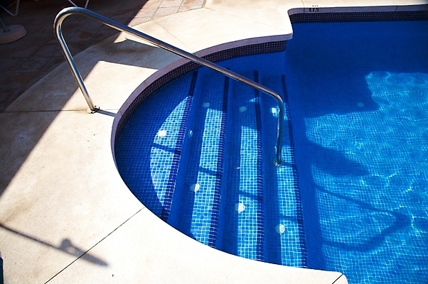 포토 JPG 해외이미지 라이프스타일 유럽 벽 오렌지 휴가 휴식 동양인 사람없음 물 여름 파란색 머리 수영 젖음 액체 스페인 해외202004 해외포토 자연요소 계절 나라 컬러 컨셉 과일 인종 생활 신체부위 수상스포츠 파일형식 이미지허브