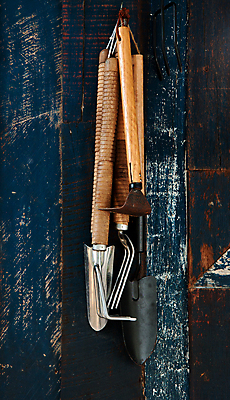 포토 JPG 해외이미지 벽 백그라운드 손잡이 잔디 사람없음 야외 농장 갈색 정원 장비 공구 업무 선택 삽 오브젝트 원예 조경 갈퀴 땅바닥 철강 해외202004 해외포토 식물 컬러 컨셉 농업 바닥 취미 도구 작업 파일형식 이미지허브