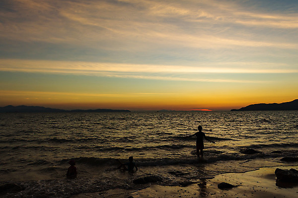 포토 JPG 해외이미지 실루엣 모래 파도 바다 여행 백그라운드 오렌지 자연 휴가 휴식 사람 풍경 사람없음 물 빛 태양 노란색 일출 일몰 젖음 금지 가장자리 각도 숨기 수평선 해외202004 해외포토 자연요소 컬러 컨셉 과일 모션 촬영기법 노을 둘레 생태계 파일형식 이미지허브