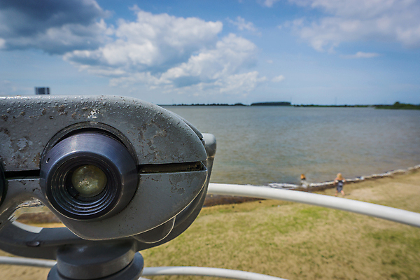 포토 JPG 해외이미지 응시 유럽 바다 여행 유리 서기 경비 풍경 사람없음 탑 항구 쌍안경 망원경 도시 역 손목시계 보안 장면 해외202004 해외포토 건축물 시선 나라 시계 장신구 교통시설 모션 재질 안전 보호 파일형식 이미지허브