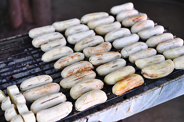 포토 JPG 해외이미지 전통 문화 음식 다이어트 과일 태국 디저트 건조 바나나 건강 요리 사람없음 노란색 식당 뜨거움 달콤 맛 굽기 먹기 유기농 날것 핸드메이드 화상 해외202004 해외포토 웰빙 아시아 컬러 컨셉 모션 상점 상처 구이 파일형식 이미지허브