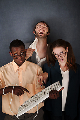 포토 JPG 해외이미지 백인 여자 남자 안경 흑인 장난 열쇠 3 웃음 성인 세명 연필 검은색 회색 흰색 표현 키보드 잡기 머리빗 4 유머 괴짜 언론 문제 타입 멍청이 바보 섞기 심각 투쟁 해외202004 해외포토 서양인 잡화 감정 컬러 컨셉 모션 학용품 표정 사람 필기구 숫자 미용용품 파일형식 이미지허브