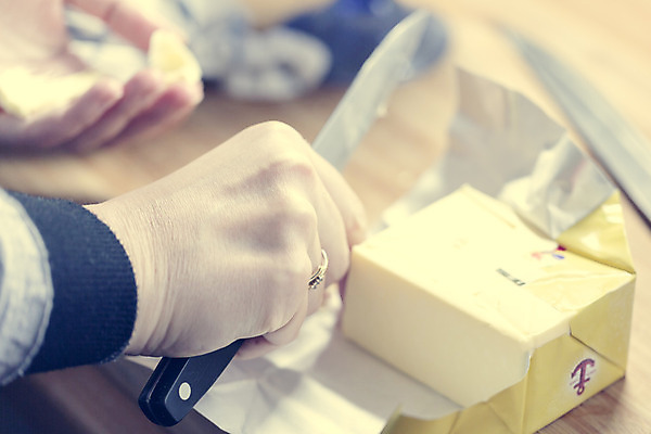 포토 JPG 해외이미지 전통 손 종이 할머니 이동 다이어트 공 모션 주택 그림자 요리 사람없음 주방 침묵 신선 사발 변화 닫기 도넛 굽기 향수 준비 서식 아로마 롤 과거 밀가루 버터 성분 분류 어려움 이스트 페스츄리 해외202004 해외포토 여자 노년 빵 컨셉 디저트 건강 건물 신체부위 소리 화장품 사기그릇 가루 구이 파일형식 이미지허브