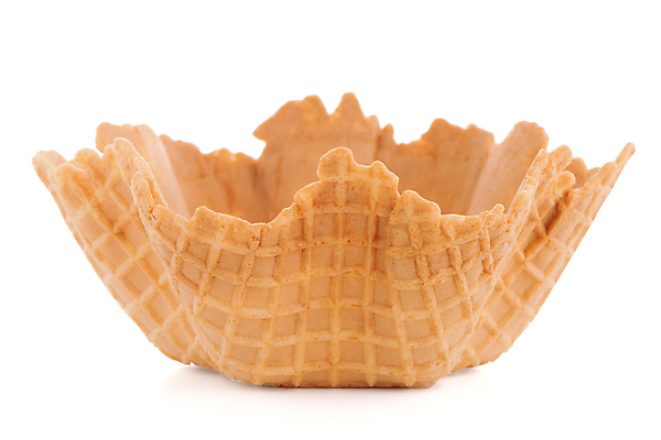 포토 JPG 해외이미지 그릇 디저트 실내 사람없음 흰배경 아이스크림콘 와플 바삭바삭 해외202004 해외포토 식기 음식 백그라운드 컨셉 내부 흰색 콘 파일형식 이미지허브