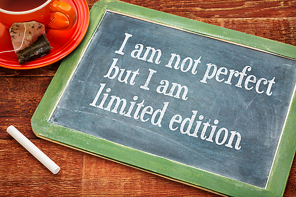 포토 JPG 해외이미지 사람없음 목재 빨간색 초록색 칠판 분필 개성 석판 완벽 조언 특별함 해외202004 해외포토 나무 컬러 컨셉 재료 초크 파일형식 이미지허브