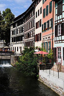 포토 JPG 해외이미지 건축양식 주택 풍경 사람없음 건물 프랑스 역사 그림 옛날 스트라스부르 해외202004 해외포토 건축물 건축 유럽 파일형식 이미지허브