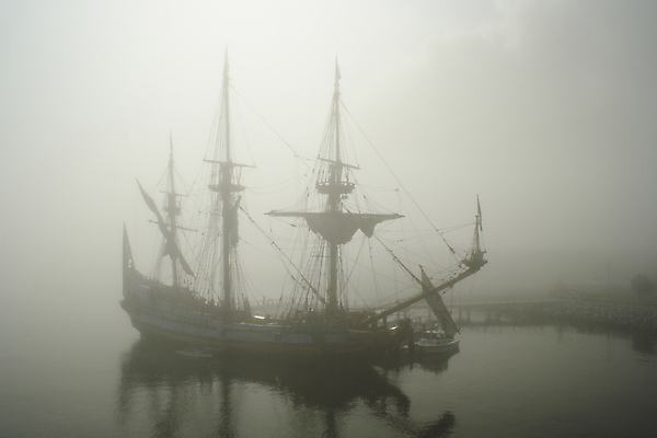 포토 JPG 해외이미지 구름 바다 요트 아침 항해 사람없음 물 항구 안개 보트 역사 재산 해적 불법복제 뿌연 해외202004 해외포토 주간 자연요소 배_교통 교통시설 날씨 금융 도둑 파일형식 이미지허브