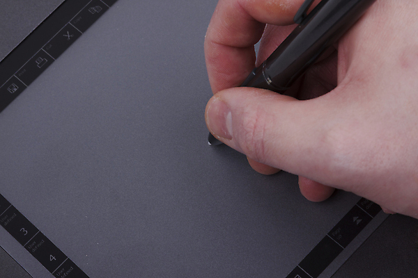 포토 JPG 해외이미지 아이콘 직업 손 디자인 백그라운드 일러스트 비즈니스 학교 탁자 창조 미술 사람 사람없음 그래픽 컴퓨터 사무실 알약 연필 펜 디지털 검은색 페인트 장비 회색 공구 업무 작업 그리기 막대기 닫기 계획 디자이너 스케치 심볼 책상 그림 예술가 멀티미디어 패드 고립 하드웨어 해외202004 해외포토 교육 컬러 가구 컨셉 모션 문화예술 학용품 신체부위 전자제품 필기구 약 도구 파일형식 이미지허브