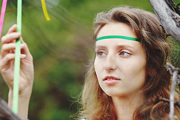 포토 JPG 해외이미지 백인 1 라이프스타일 옷 여자 리본 포즈 모션 자연 기술 건강 한명 사람 소녀 성인 10대 빨간색 검은색 공연 기쁨 연주자 우아함 해외202004 해외포토 서양인 감정 어린이 컬러 컨셉 청소년 이벤트 생활 음악가 생태계 파일형식 이미지허브