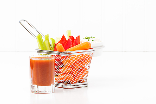 포토 JPG 해외이미지 음식 채소 피망 건강 사람없음 컬러풀 바구니 주스 당근 신선 자르기 속도 날것 채식주의자 카피스페이스 해외202004 해외포토 음료 컬러 모션 뿌리채소 공백 채식 파일형식 이미지허브