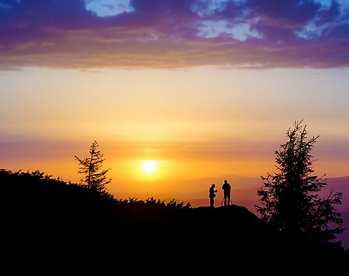 포토 JPG 해외이미지 구름 실루엣 여행 2 자연 하늘 휴가 휴식 산 그림자 서기 사람 풍경 사람없음 야외 여름 햇빛 태양 평화 환경 맑음 어둠 황혼 일몰 자유 황무지 정상 저녁 그늘 고도 언덕 격려 스카이라인 비네팅 우크라이나 절정 해외202004 해외포토 자연요소 계절 감정 유럽 컨셉 모션 날씨 촬영기법 노을 야간 생태계 파일형식 이미지허브