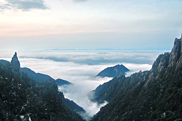 포토 JPG 해외이미지 구름 자연 산 풍경 사람없음 중국 안개 소나무 암초 해외202004 해외포토 자연요소 나무 아시아 날씨 생태계 파일형식 이미지허브