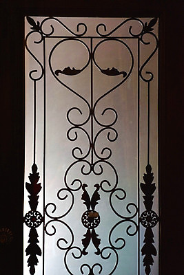 포토 JPG 해외이미지 모양 실루엣 패턴 유리 프레임 그림자 사람없음 빛 문 검은색 흰색 질감 해외202004 해외포토 컬러 무늬 재질 촬영기법 파일형식 이미지허브