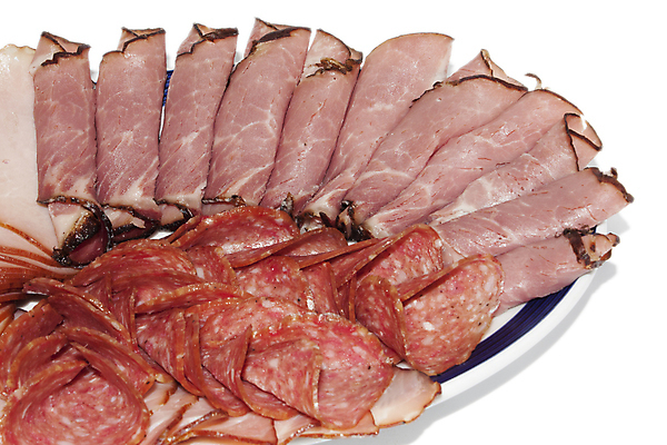 포토 JPG 해외이미지 전통 음식 조각 건조 도마 육류 돼지고기 사람없음 목재 장식 빨간색 주방 저녁식사 소고기 흰색 신선 고명 소시지 맛 아침식사 애피타이저 자르기 햄 슬라이스 베이컨 훈제 살라미 식품점 치유 해외202004 해외포토 나무 컬러 컨셉 식재료 재료 모션 주방용품 상점 식사 가공식품 파일형식 이미지허브