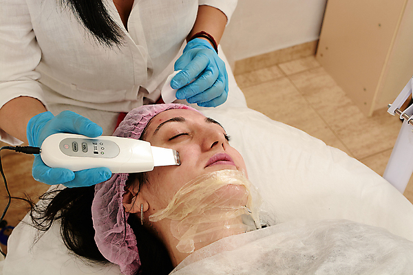 포토 JPG 해외이미지 웰빙 얼굴 병원 한명 치료 약 상점 스파 기계 화장품 장비 의사 기구 마사지 미용사 피부관리 라디오 테라피 순서 리프팅 진공 하드웨어 신청 해외202004 해외포토 직업 1 의학 사람 신체부위 전자제품 컴퓨터 뷰티 의료진 파일형식 이미지허브