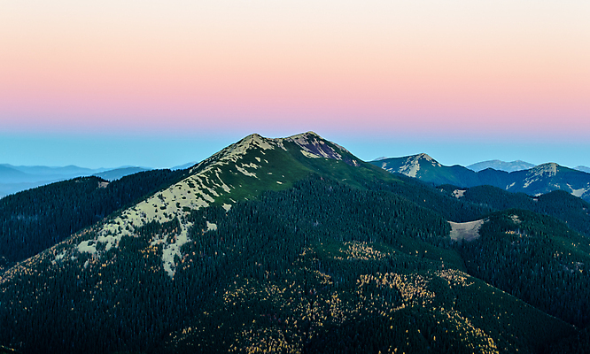 포토 JPG 해외이미지 나무 구름 길 분홍색 여행 자연 하늘 아침 산 파노라마 풍경 사람없음 야외 빨간색 초록색 컬러풀 햇빛 일출 일몰 새벽 하이킹 가을 소나무 정상 숲 땅 언덕 지역 내추럴 방법 삼림지대 절정 해외202004 해외포토 주간 자연요소 식물 계절 컬러 레저 촬영기법 태양 노을 생태계 파일형식 이미지허브