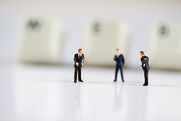 포토 JPG 해외이미지 회의 실내 대화 협상 사람없음 아웃포커스 금융 마주보기 웹 키보드 비즈니스맨 흰배경 금융비즈니스 인물미니어처 해외202004 해외포토 남자 백그라운드 인터넷 비즈니스 모션 촬영기법 말하기 내부 경제 미니어처 흰색 직장인 파일형식 이미지허브