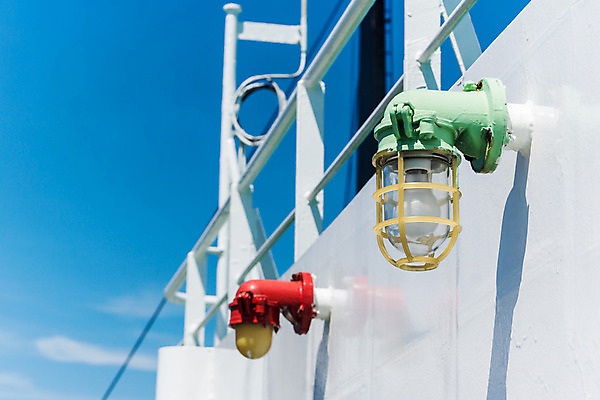 포토 JPG 해외이미지 산업 전구 유리 조명 경비 사람없음 빛 반짝임 페인트 장비 에너지 덮개 램프 오브젝트 방패 빛망울 옛날 전압 해외202004 해외포토 모션 재질 안전 뚜껑 보호 파일형식 이미지허브