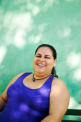 포토 JPG 해외이미지 백인 1 라이프스타일 응시 공원 여자 행복 벽 포즈 다이어트 휴식 갈색머리 한명 미소 사람 앉기 20대 성인 야외 초록색 기쁨 표현 자신감 비만 긍정 히스패닉 포니테일 내추럴 못생김 해외202004 해외포토 서양인 헤어스타일 시선 공공시설 감정 컬러 컨셉 모션 표정 건강 청년 생활 몸매 파일형식 이미지허브