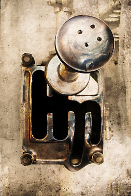 포토 JPG 해외이미지 스포츠 교통시설 자동차 손잡이 사람없음 내부 갈색 노란색 금속 힘 손상 운전 골동품 거친 막대기 운전사 편지 속도 질감 복고 반전 스위치 기어 구식 옛날 자동 조율 조작 중고 효과 해외202004 해외포토 직업 육상교통 컬러 교통 컨셉 모션 재질 시설 파일형식 이미지허브