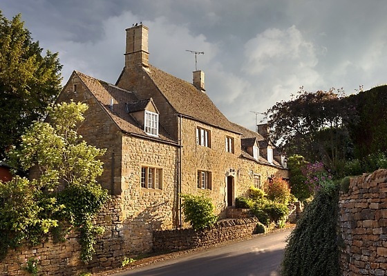 포토 JPG 해외이미지 전통 영어 고건축 휴가 영국 잉글랜드 주택 사람없음 여름 마을 봄 시골 역사 은퇴 그림 시골집 해외202004 해외포토 문자 건축물 계절 유럽 건물 파일형식 이미지허브