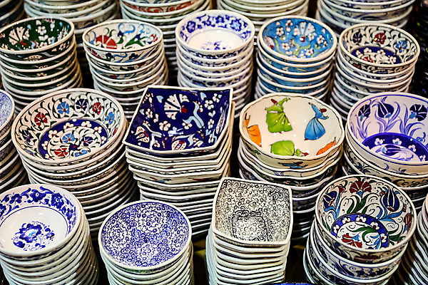 포토 JPG 해외이미지 전통 접시 디자인 여행 꽃무늬 패턴 이스탄불 미술 동양인 사람없음 장식 상점 수확 도자기 시장 복고 과거 기념품 칠면조 수공예 백자 옛날 터키석 핸드메이드 해외202004 튀르키예 해외포토 식기 꽃 아시아 컨셉 무늬 농업 조류 문화예술 인종 보석 공예 오브젝트 파일형식 이미지허브