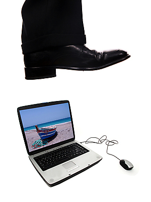 포토 JPG 해외이미지 신발 컨셉 인터넷 비즈니스 통신 모바일 스트레스 사람없음 노트북 컴퓨터 공책 손상 분노 흰색 업무 오픈 휴대용 온라인쇼핑 온라인 단계 고립 그만 해외202004 해외포토 감정 컬러 문구용품 전자제품 쇼핑 작업 오브젝트 파일형식 이미지허브