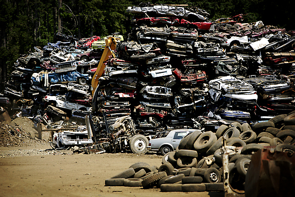포토 JPG 해외이미지 창문 자동차 휴식 사람없음 갈색 쌓기 문 환경 금속 재활용 손상 회색 화물 흰색 죽음 바퀴 플랫 폐기물 사건 타이어 한조각 모터 낭비 찌그러짐 고물상 깨짐 마지막 범퍼 옛날 해외202004 해외포토 1 육상교통 컬러 컨셉 모션 재질 운송업 쓰레기 친환경 파일형식 이미지허브