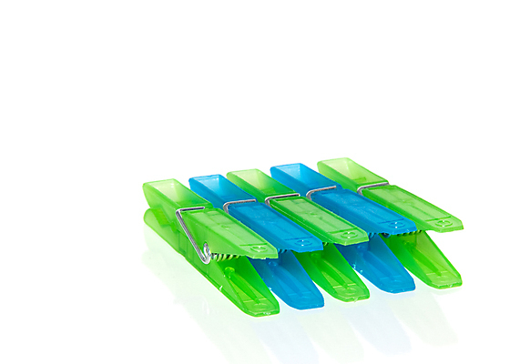 포토 JPG 해외이미지 옷 백그라운드 건조 집게 사람없음 초록색 파란색 흰색 공구 업무 씻기 빨래 빨랫줄 플라스틱 클립 세탁기 빨래집게 바인더 고립 해외202004 해외포토 줄 컬러 가사 재질 사무용품 청결 가전제품 도구 작업 파일형식 이미지허브