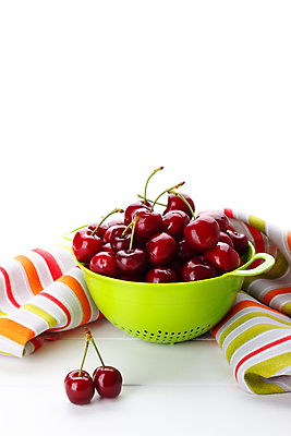 포토 JPG 해외이미지 열매 음식 백그라운드 잎 농업 다이어트 과일 자연 탁자 디저트 뼈 건강 사람없음 목재 빨간색 초록색 물 정원 식사 주스 흰색 나뭇가지 신선 체리 그룹 사발 달콤 맛 떨어짐 잼 수집 유기농 날것 칼로리 숙성 채식주의자 많음 해외202004 해외포토 자연요소 나무 식물 웰빙 산업 음료 컬러 가구 컨셉 재료 사기그릇 소스_음식 생태계 채식 파일형식 이미지허브