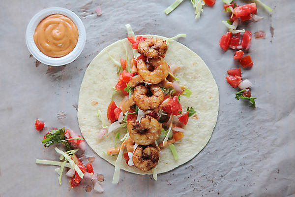 포토 JPG 해외이미지 전통 접시 음식 채소 고추 탁자 새우 멕시코 건강 어류 옥수수 요리 사람없음 컬러풀 식사 저녁식사 샐러드 덮개 신선 뜨거움 해산물 향신료 매움 양배추 라임 후추 아보카도 타코 점심식사 살사댄스 할라피뇨 해외202004 해외포토 식기 컬러 가구 북아메리카 과일 곡류 갑각류 수중동물 뚜껑 춤 맛 향미료 파일형식 이미지허브