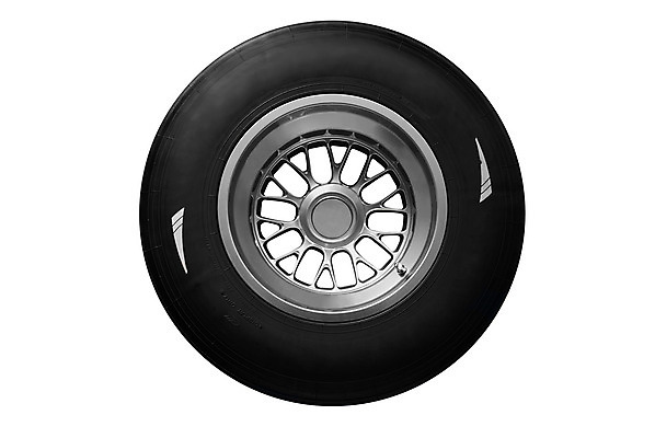 포토 JPG 해외이미지 자동차 사람없음 금속 검은색 레이싱 바퀴 플랫 가장자리 은색 큼 속도 타이어 롤 고무 고립 자동 해외202004 해외포토 육상교통 컬러 재질 시합 둘레 크기 파일형식 이미지허브