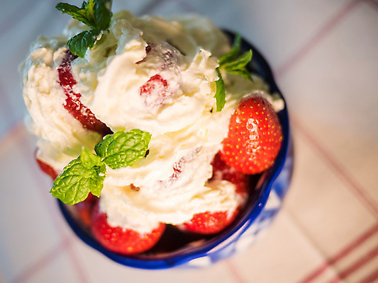 포토 JPG 해외이미지 열매 음식 백그라운드 잎 과일 자연 딸기 디저트 건강 사람없음 장식 빨간색 초록색 우유 흰색 대접 신선 사발 달콤 맛 아침식사 먹기 민트 허브 크림 묘사 오브젝트 상쾌 유기농 아로마 토핑 향 칼로리 바질 고립 숙성 해외202004 해외포토 식물 웰빙 감정 컬러 컨셉 모션 유제품 식사 사기그릇 생태계 파일형식 이미지허브