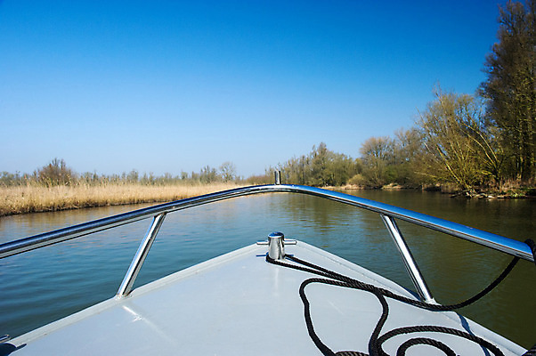 포토 JPG 해외이미지 계절 밧줄 자연 풍경 사람없음 물 강 햇빛 금속 봄 회색 보트 네덜란드 모터보트 해외202004 해외포토 자연요소 유럽 줄 컬러 배_교통 재질 태양 생태계 파일형식 이미지허브