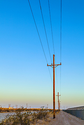 포토 JPG 해외이미지 산업 선 건축양식 자연 하늘 거리 풍경 사람없음 야외 목재 일출 탑 금속 미국 힘 일몰 장비 사막 에너지 황무지 야간 캘리포니아 전염 철사 봉 철탑 돛대 분배 전압 공급 해외202004 해외포토 자연요소 나무 건축물 건축 북아메리카 재료 재질 노을 질병 생태계 감염 파일형식 이미지허브