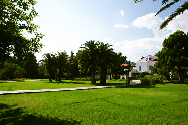 포토 JPG 해외이미지 공원 길 자연 호텔 풍경 사람없음 초록색 여름 정원 빌라 해외202004 해외포토 계절 공공시설 컬러 숙소 주택 생태계 파일형식 이미지허브