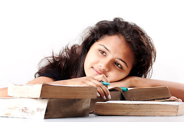 포토 JPG 해외이미지 학생 교육 행복 함께함 한명 10대 책 스터디 독서 쌓기 기댐 시험 닫기 인도인 만족 문학 고립 해외202004 해외포토 외국인 1 감정 컨셉 모션 청소년 사람 동양인 학습 파일형식 이미지허브