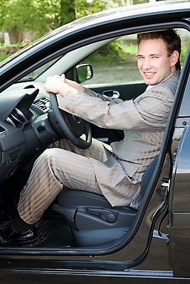 포토 JPG 해외이미지 백인 라이프스타일 남자 행복 여행 비즈니스 교통시설 자동차 성공 실내 한명 사람 성인 빛 운전 자유 비즈니스맨 운전사 해외202004 해외포토 서양인 직업 1 감정 육상교통 교통 컨셉 모션 내부 생활 직장인 시설 파일형식 이미지허브