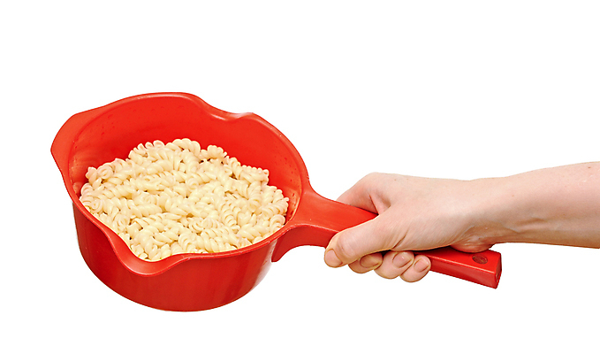 포토 JPG 해외이미지 손 여자 음식 가정 파스타 요리 사람없음 빨간색 주방 흰색 잡기 싱크대 고립 해외202004 해외포토 컬러 모션 서양음식 사람 신체부위 개수대 파일형식 이미지허브