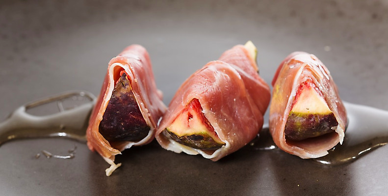 포토 JPG 해외이미지 전통 라이프스타일 접시 음식 빵 조각 다이어트 과일 재료 치즈 샌드위치 건강 육류 돼지고기 사람없음 빨간색 노란색 저녁식사 이탈리아 샐러드 소고기 흰색 시골 신선 파마 우아함 달콤 아침식사 자르기 먹기 카나페 크림 유기농 햄 무화과 내추럴 점심식사 고립 모짜렐라치즈 치유 해외202004 해외포토 헤어스타일 식기 웰빙 유럽 컬러 컨셉 식재료 모션 유제품 서양음식 생활 식사 맛 파일형식 이미지허브