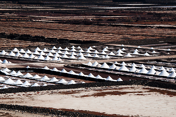 포토 JPG 해외이미지 전통 산업 호수 선 바다 섬 패턴 농업 자연 하늘 휴가 건강 풍경 사람없음 야외 물 파란색 반사 쌓기 장비 모임 탐험 흰색 우승 업무 스페인 맛 향신료 소금 복잡 옛날 지리 짠맛 해외202004 해외포토 자연요소 유럽 컬러 컨셉 무늬 모션 최고 작업 생태계 향미료 파일형식 이미지허브