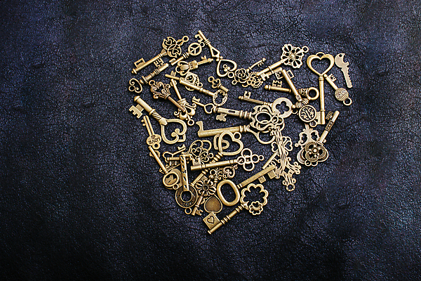 포토 JPG 해외이미지 백그라운드 사람없음 검은색 하트 황금열쇠 해외202004 해외포토 모양 컬러 열쇠 파일형식 이미지허브