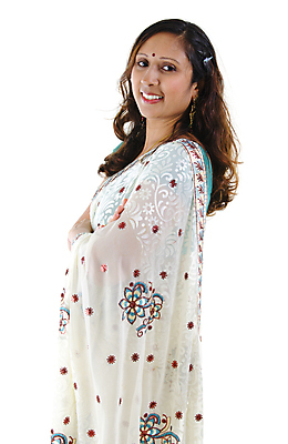 포토 JPG 해외이미지 모델 1 전통 드레스 옷 여자 행복 문화 백그라운드 한명 서기 사람 동양인 인종 성인 옆모습 유행 흰색 화려 우아함 중앙 선탠 인도인 고립 사리 이국적 힌두교 해외202004 해외포토 외국인 감정 종교 뷰포인트 컬러 컨셉 모션 파일형식 이미지허브