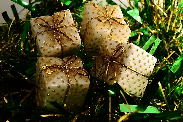 포토 JPG 해외이미지 전통 디자인 계절 리본 백그라운드 크리스마스장식 크리스마스 겨울 공 휴가 기념 선물 사람없음 장식 빨간색 초록색 빛 상자 노란색 우주 축제 기쁨 흰색 축하 그룹 황금 12월 연도 오브젝트 활 드럼 패키지 고립 해외202004 해외포토 기념일 감정 컬러 컨셉 타악기 날짜 파일형식 이미지허브