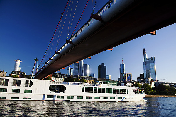 포토 JPG 해외이미지 외관 산업 벽 비즈니스 건축양식 창문 유리 하늘 성공 부동산 미래 새로움 바닥 아파트 독일 사람없음 건물 금융 파란색 빛 도시풍경 사무실 반사 탑 고층빌딩 거울 도시 도심 큼 타운 프랑크푸르트 해외202004 해외포토 건축물 건축 유럽 컬러 컨셉 재질 주택 풍경 빌딩 경제 재산 크기 파일형식 이미지허브